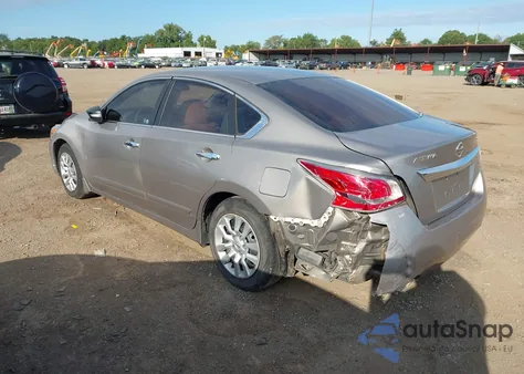 2015 Nissan Altima 2.5 S z USA, uszkodzony, nr VIN 1N4AL3AP1FN910573